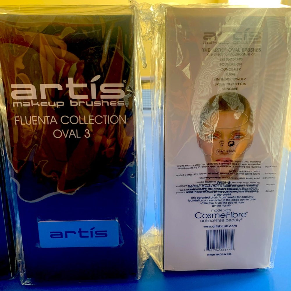Brand New, Artis Oval 3 make brush